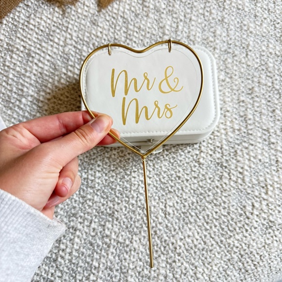 Wedding essentials - Picture 3 of 5